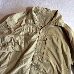 Mountain Hardwear Mens Medium Canyon Khaki Lightweight Button Up Shirt